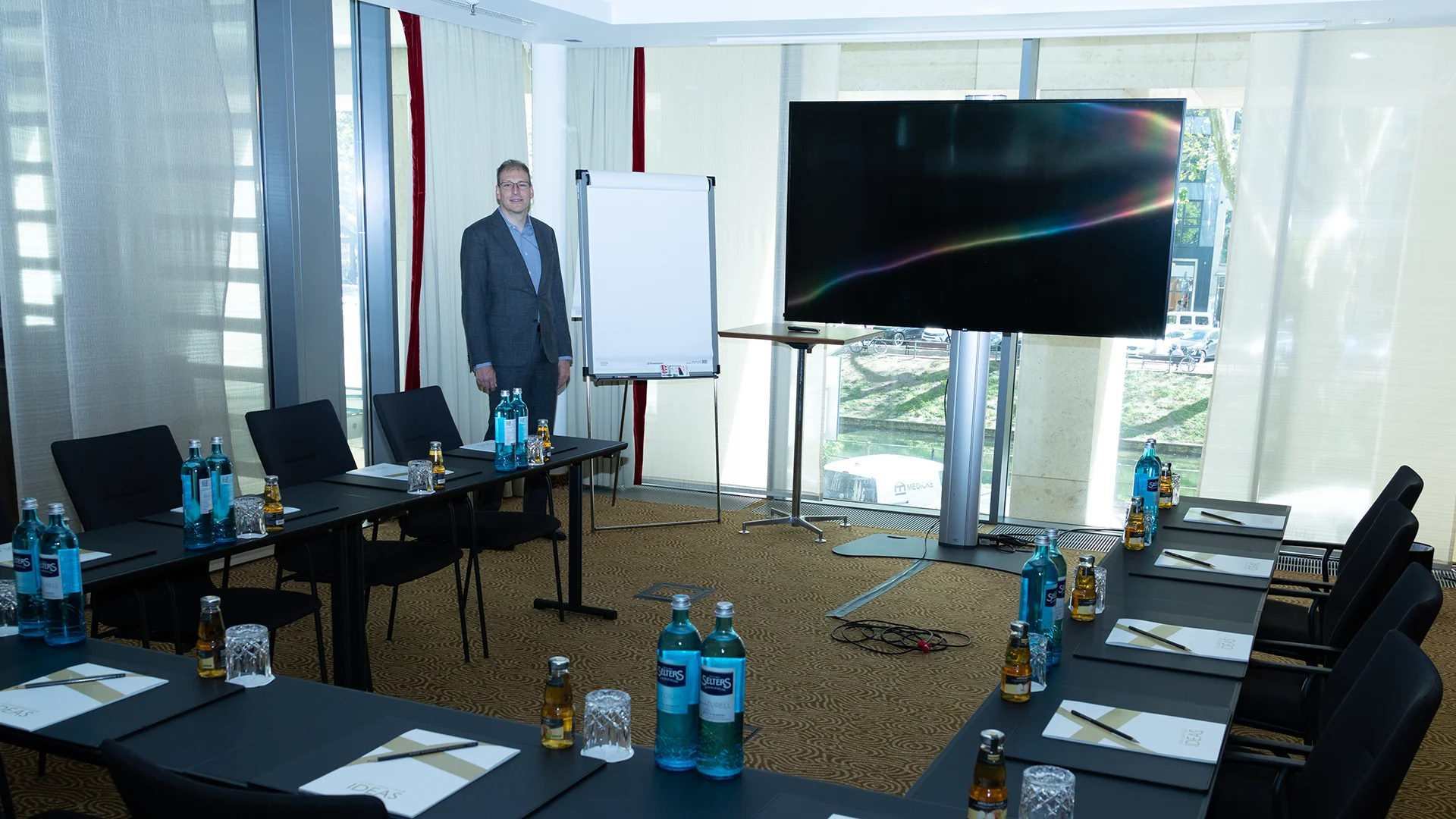 Vorbereitung zu einem Gruppencoaching-Event im Hotel Kö59 mit direktem Blick auf die Königsallee in Düsseldorf