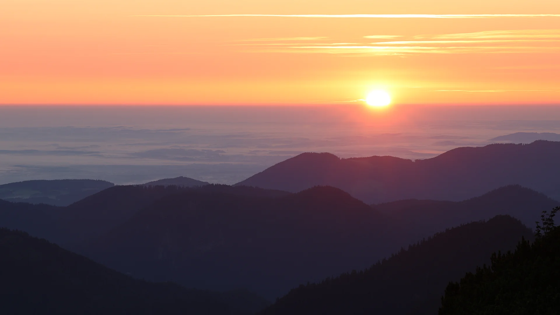 Sonnenaufgang fotografiert von Dr. Michael Bannwolf vom Wallberg